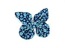 Load image into Gallery viewer, Duo barrette papillons  - bleue fleurs bleues
