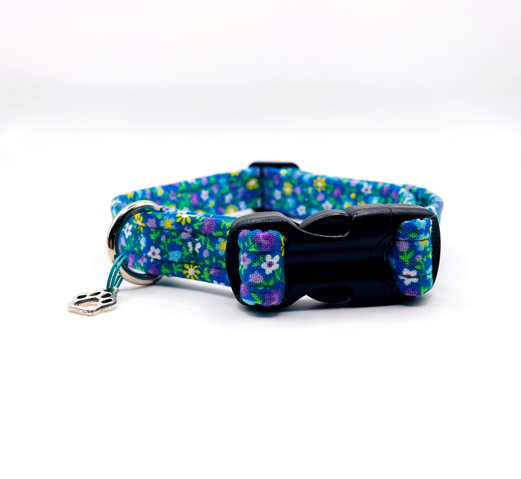 Collier de chien - turquoise avec fleurs jaunes, bleues, blanches