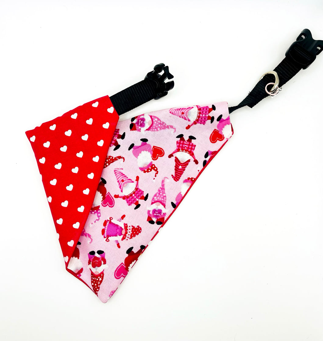 Bandana de chien (reversible) - gnomes et coeurs blancs