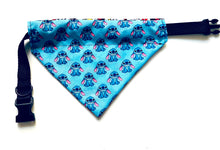 Load image into Gallery viewer, Bandana de chien reversible - Mickey and friends / Stitch
