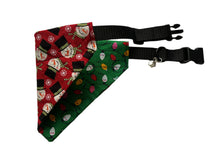 Load image into Gallery viewer, Bandana de chien reversible - Bonhommes de neige / lumières de Noel
